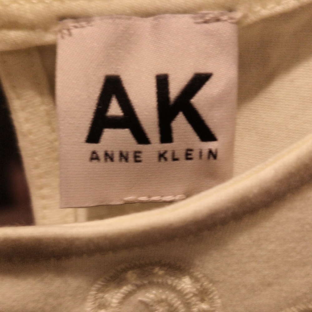 NWT Anne Klein Buttercup Blouse with A Floral/Paisley Print Neckline XS